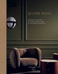 QUATRE MAINS